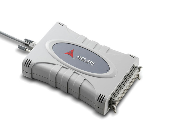 USB-1901 vs PCIe-1816：多設備級聯的延遲與精度實測對比